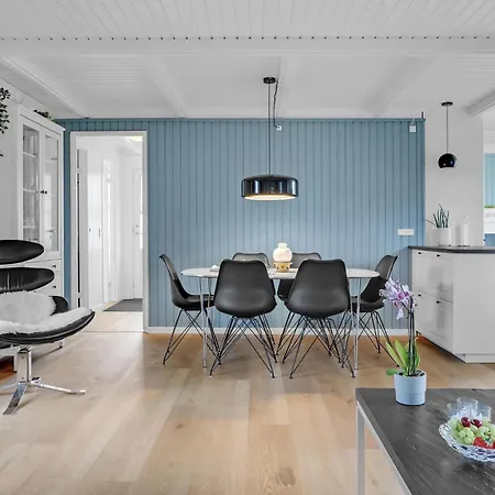 In Glesborg With Kitchen 펜션